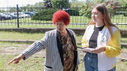Волонтёры помогают местным жителям выбирать объекты для благоустройства в Грачёвском округе
