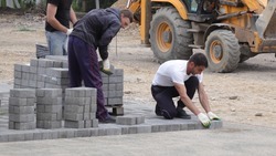 Благоустройство парковой зоны проходит в селе Грачёвского округа