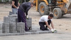 Благоустройство парковой зоны проходит в селе Грачёвского округа